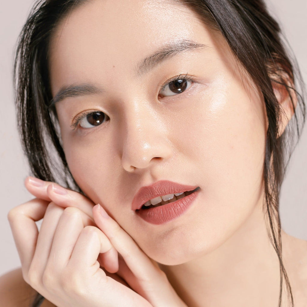 Liquid Lipstick - In the Nude Model 3