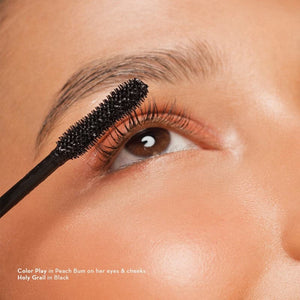 Happy Skin Holy Grail Lengthening Fiber Mascara Model