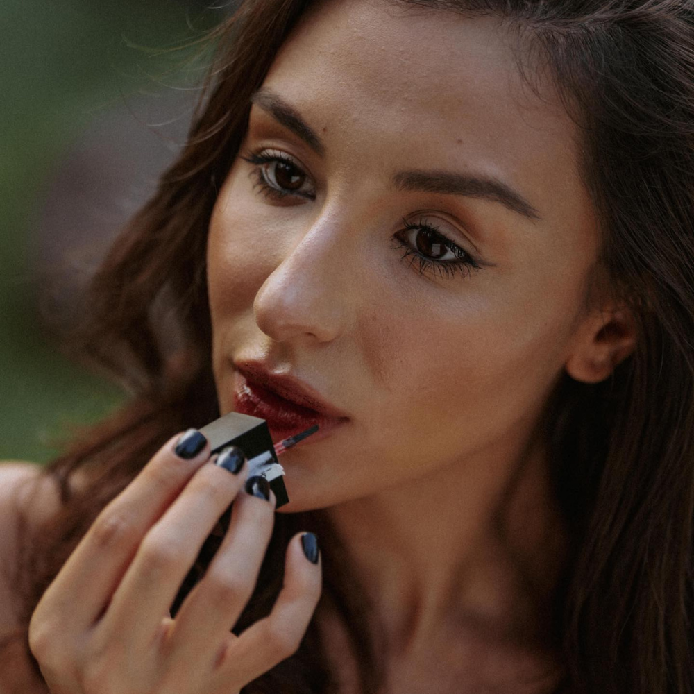 CHEEK. LIP. TOP-SHELF