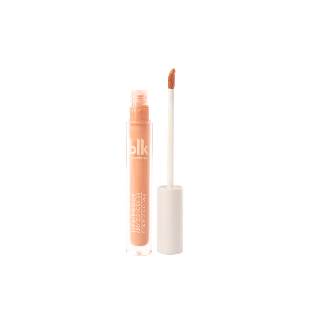 Concealer with applicator on a white background Airy Concealer - Correct & Cover