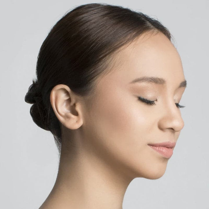 Vice Cosmetics Duo Finish Foundation - Chesa Model