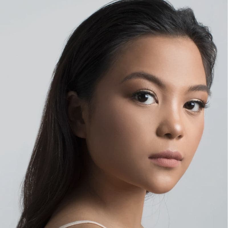 Vice Cosmetics Duo Finish Foundation - Moreyna Model