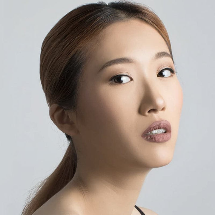 Vice Cosmetics Duo Finish Foundation - Tisay Model