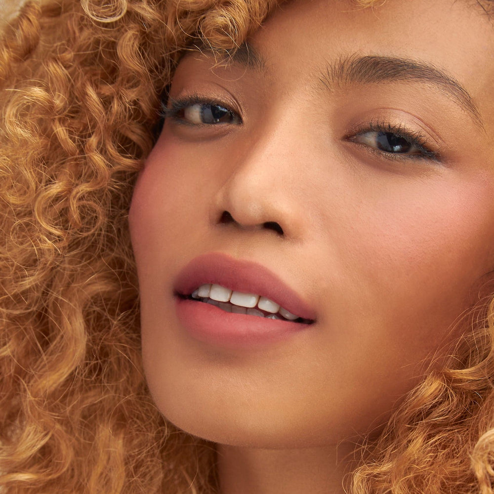 Issy and Co Lip Mousse - Fiancee Model 3