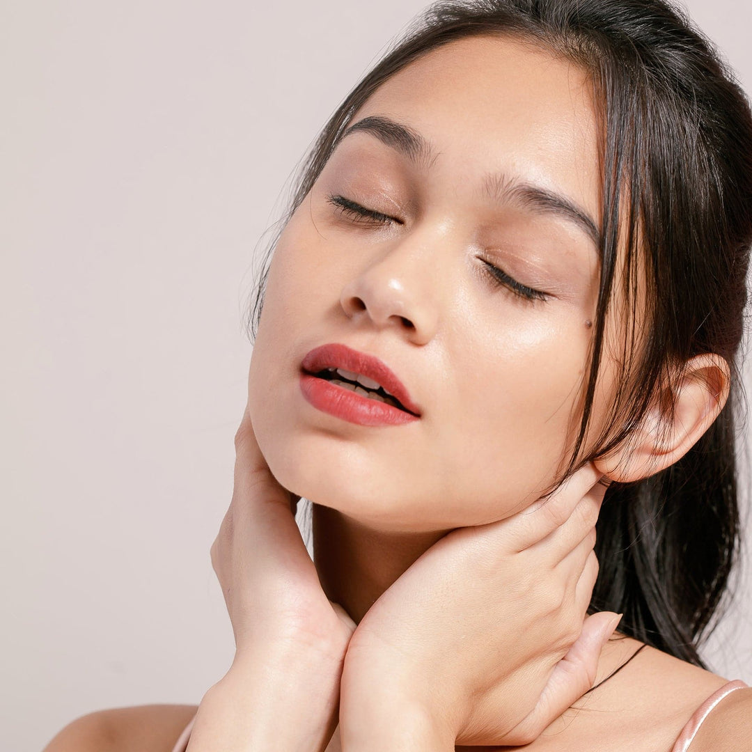 Lipstick Pen - Spiced Nude Model 2