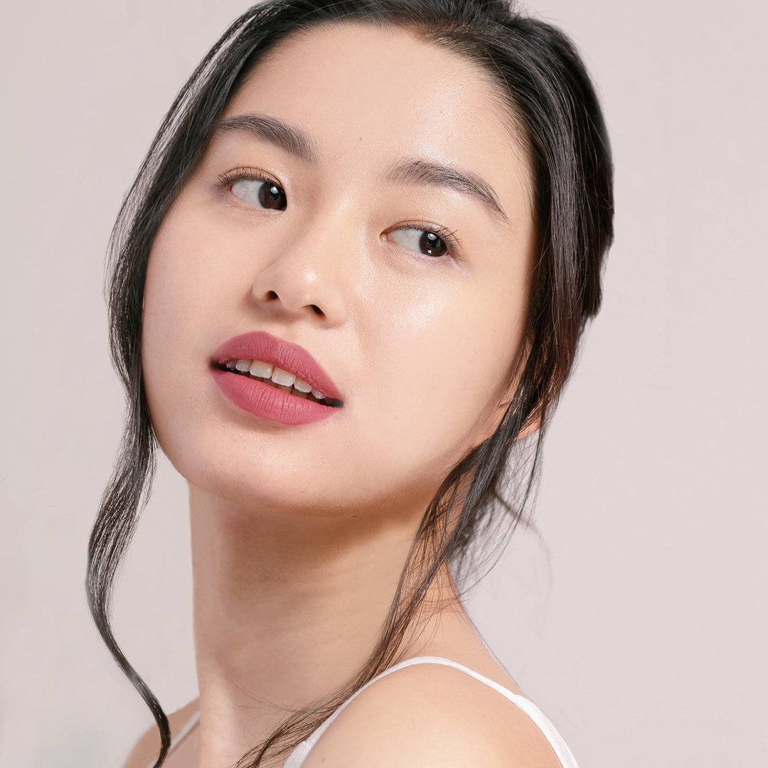 Liquid Lipstick - Pink Suede Model