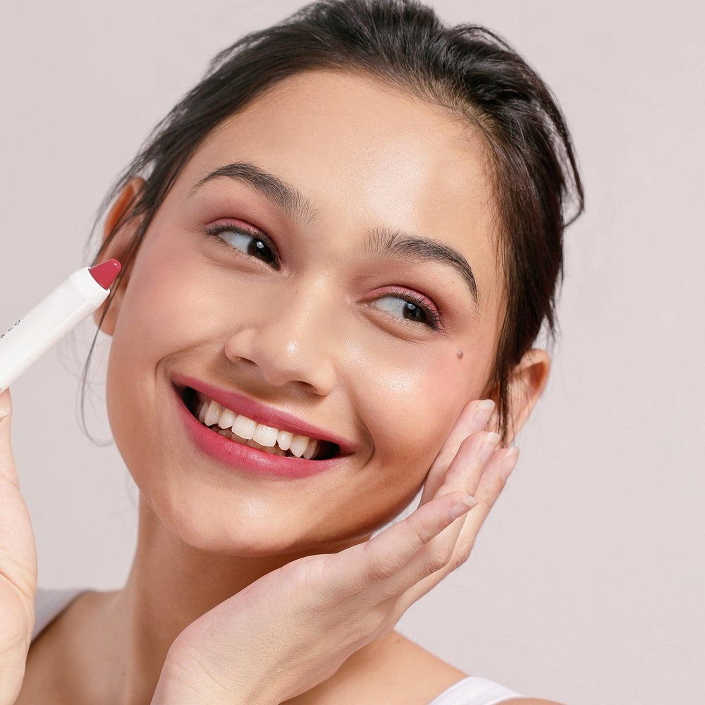 Multiuse Crayon - Cashmere Pink Model 2