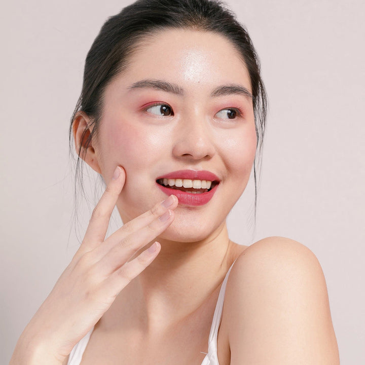 Multiuse Crayon - Cashmere Pink Model 3