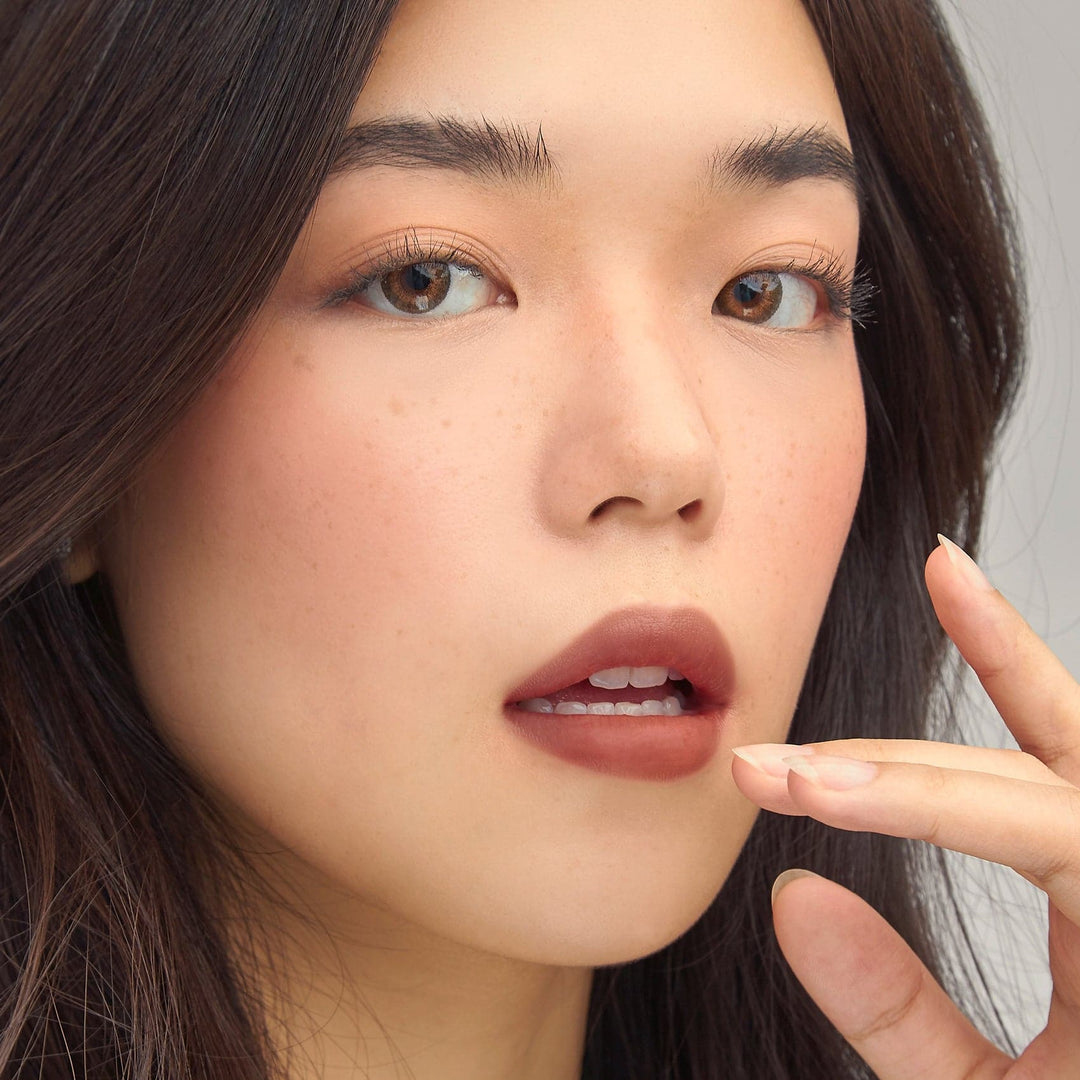 Lip Mousse - Rose Brown Model 2