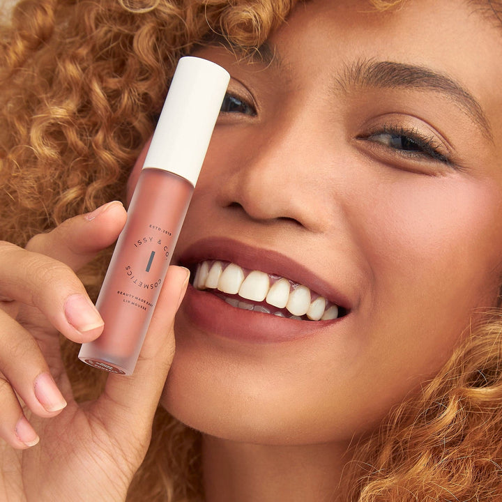 Lip Mousse - Rose Brown Model 3