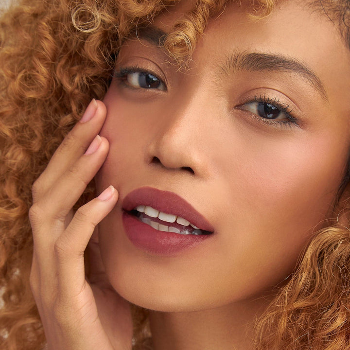 Lip Mousse - Smoked Blush Model 2