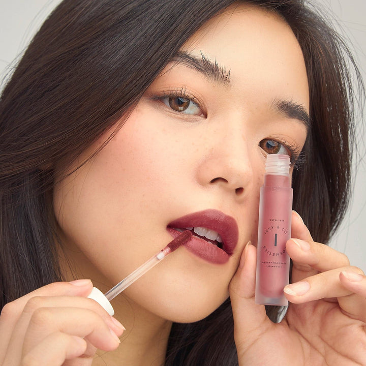 Lip Mousse - Smoked Blush Model 3