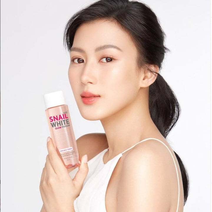 SNAILWHITE Glow Potion AHA-BHA Toner Model