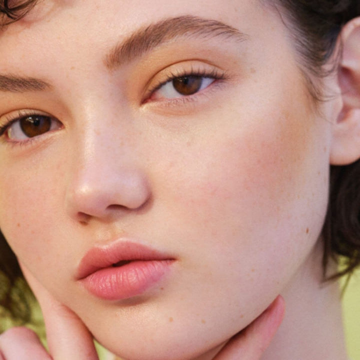 Sunnies Face Airblush - Biscuit Swatch model