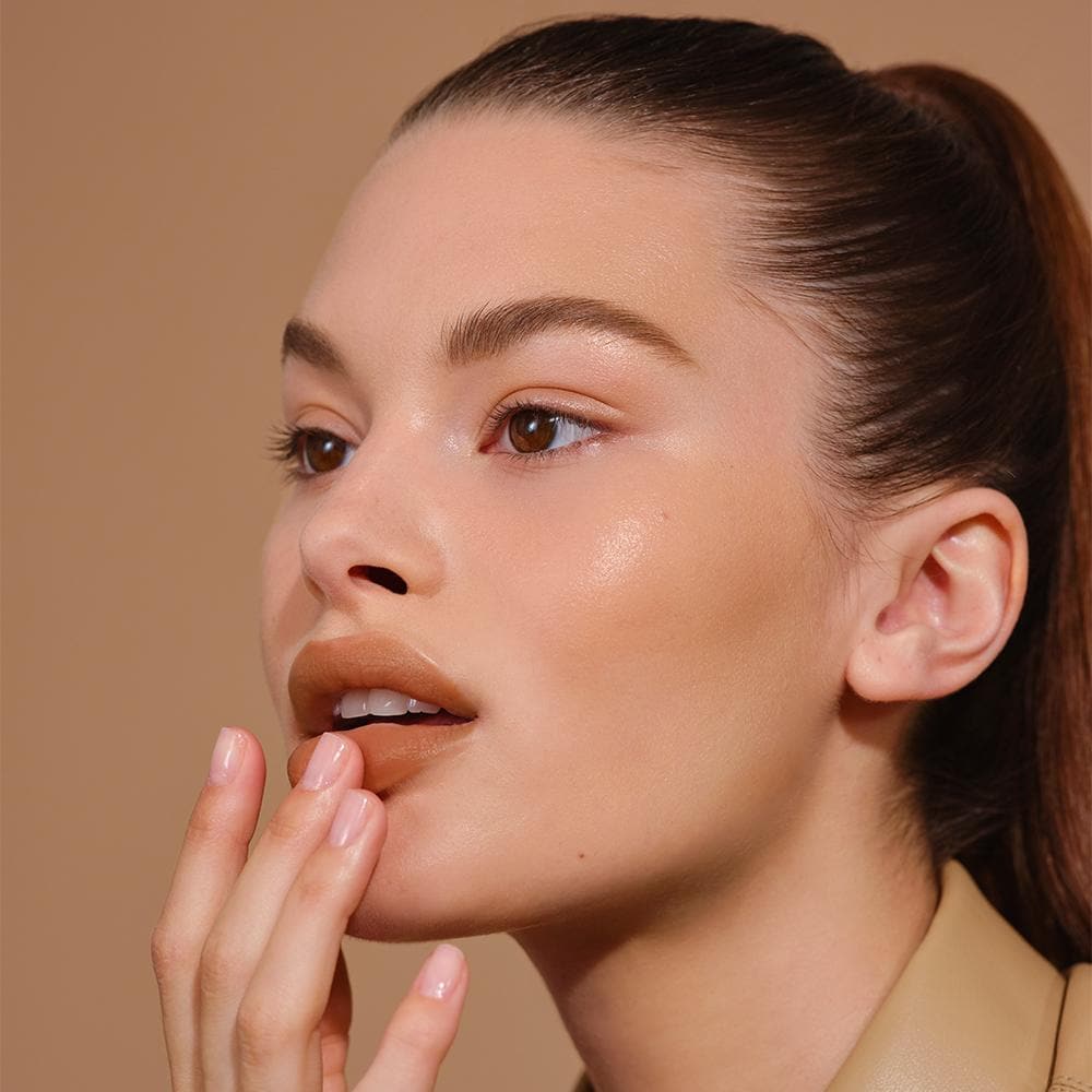 Sunnies Face Fluffmatte milk tea | warm beige nude model 2